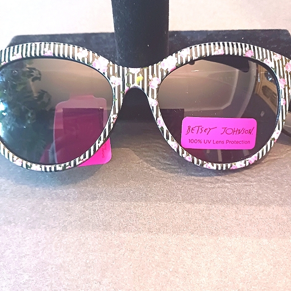 NWT Betsey Johnson Cat Eye Unique Pink Floral/Black Striped Sunglasses - Picture 7 of 13